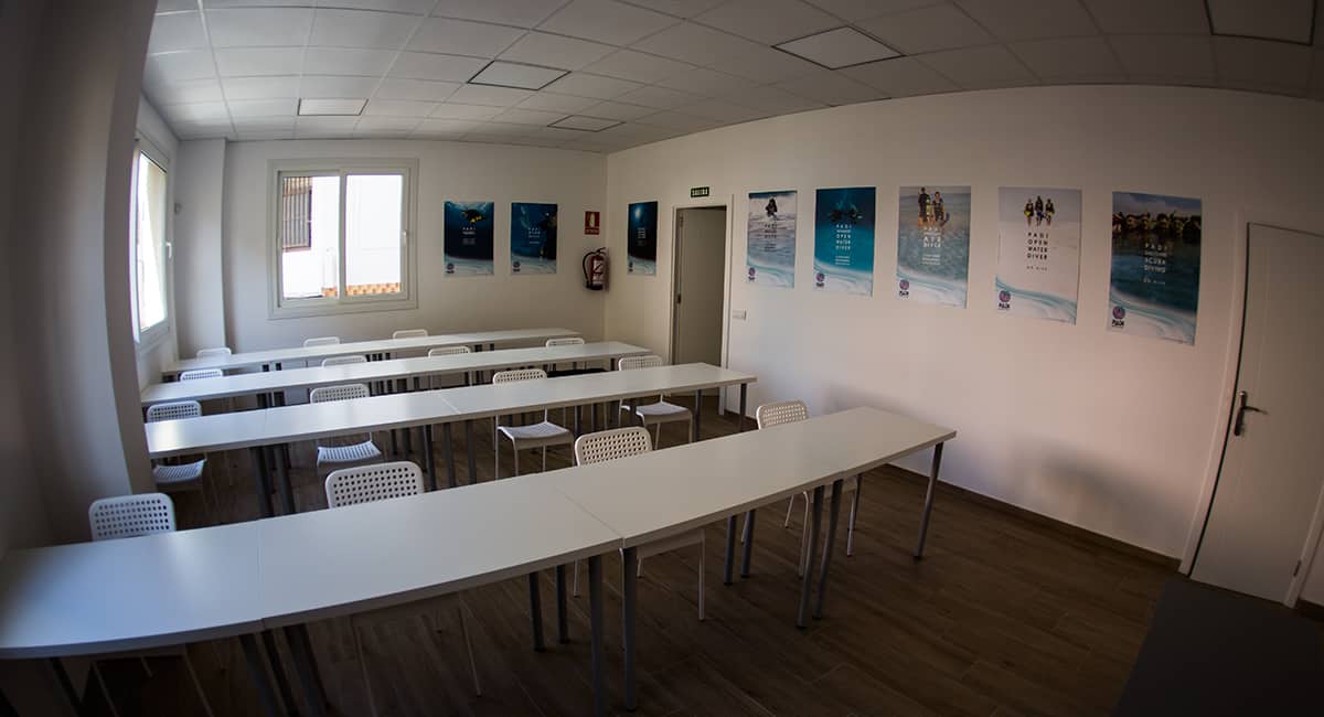 PADI Course Director - Tenerife  cl2 - PADI IDC Instalaciones